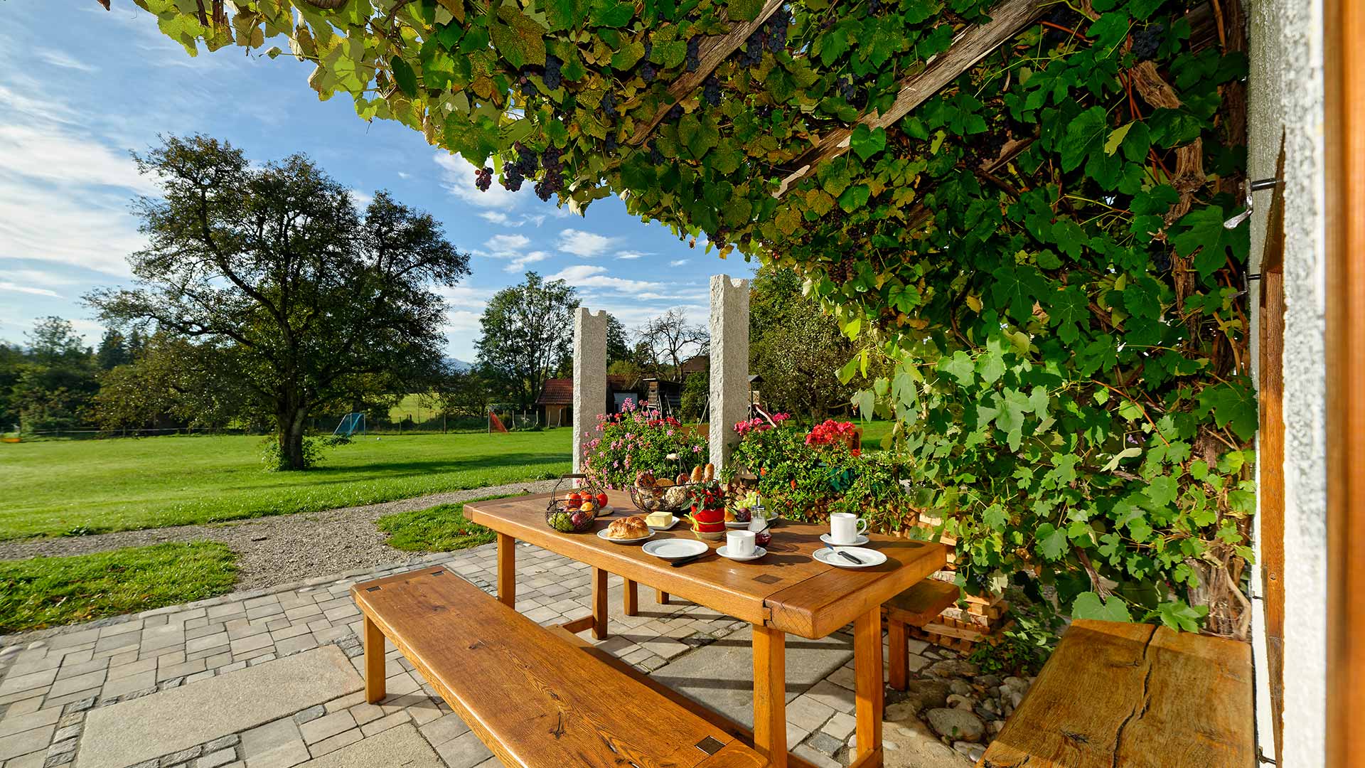 02_hagerhof-chiemsee_ferienwohnungen_header-schmiede