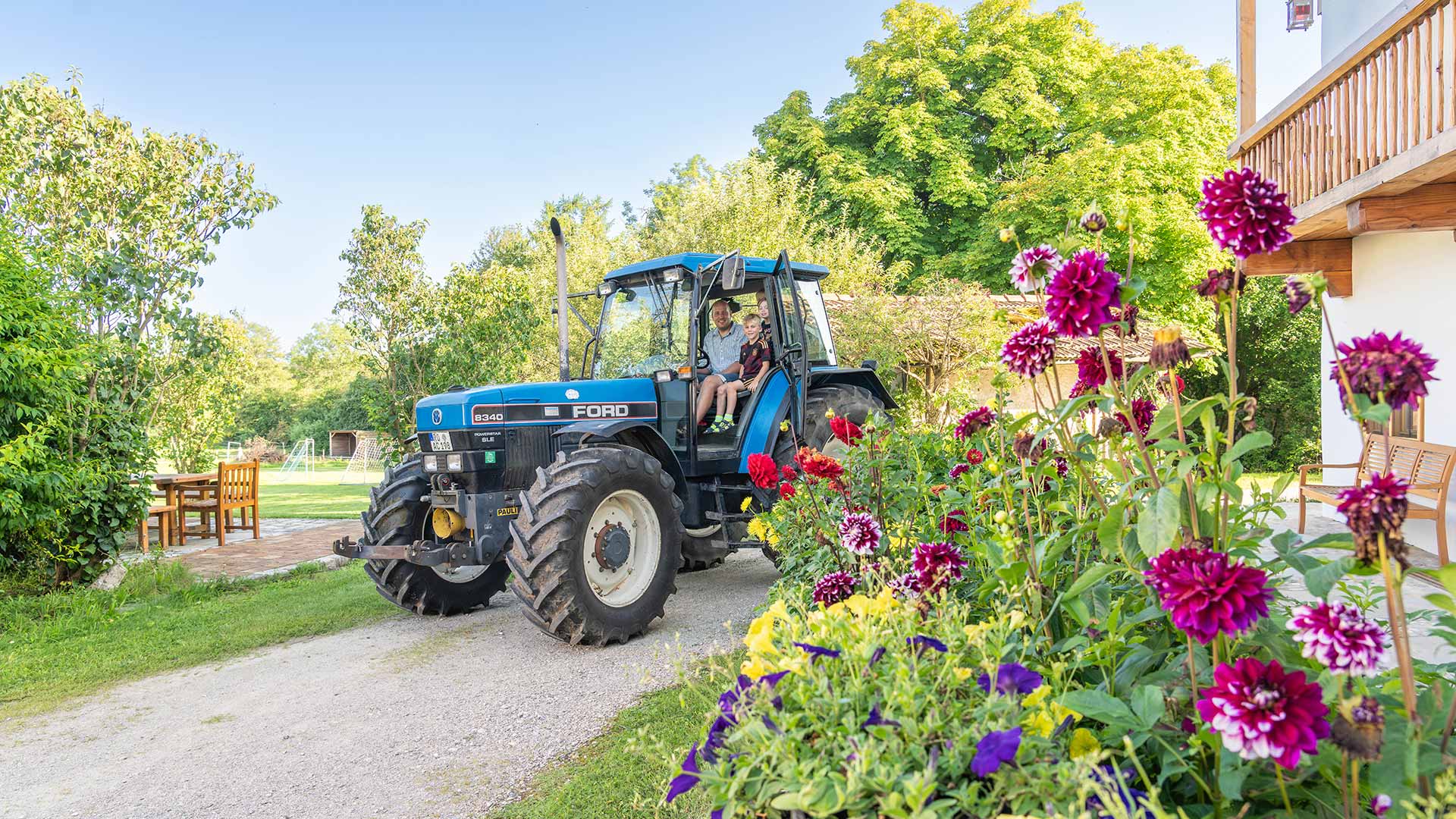 03_hagerhof-chiemsee_startheader-sommer-traktor