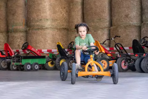 07_hagerhof-chiemsee_kinderspielplatz_gokart