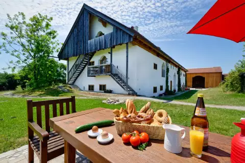 20_hagerhof-chiemsee_fewo-taubenschlag_aussen