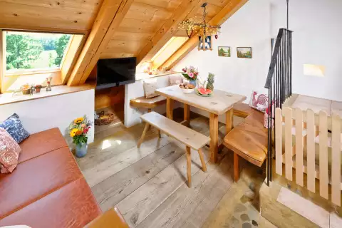 02_hagerhof-chiemsee_ferienwohnung_spinnstube-wohn-essbereich