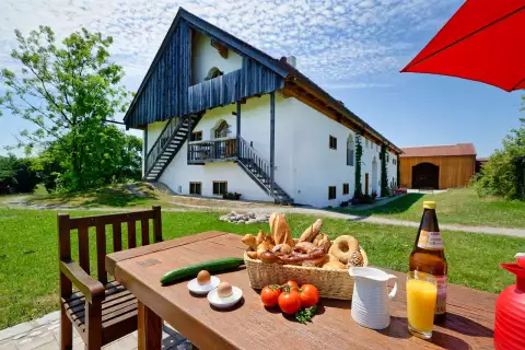 09_hagerhof-chiemsee_brennerei-aussen