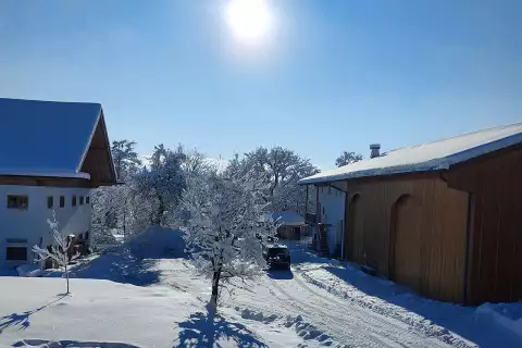 06_hagerhof-chiemsee_hausansicht-winter