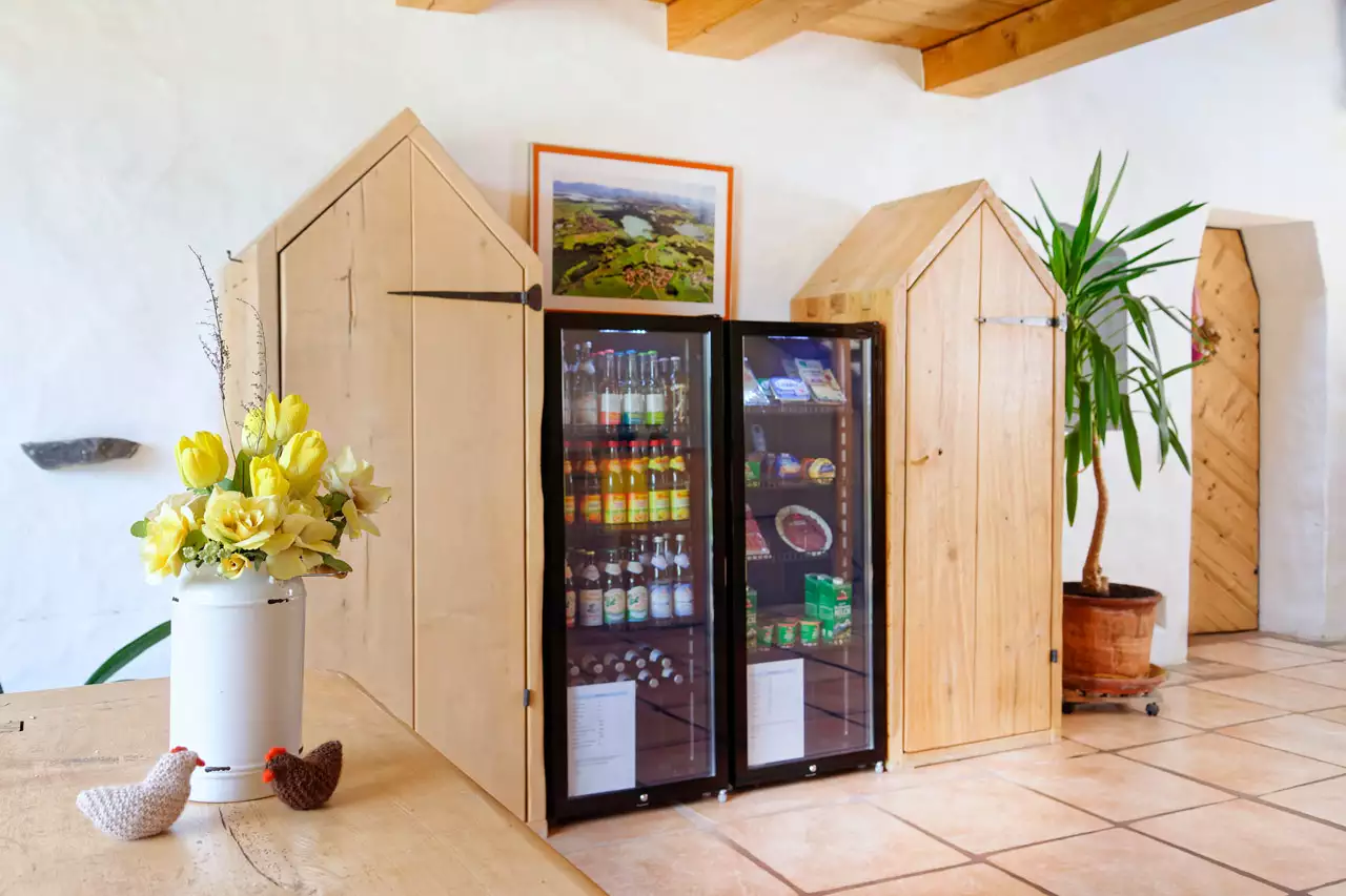 Selbsbedienungsladen mit Kühlschrank
