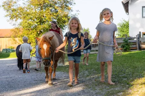 06_hagerhof-chiemsee_mitarbeit-hof