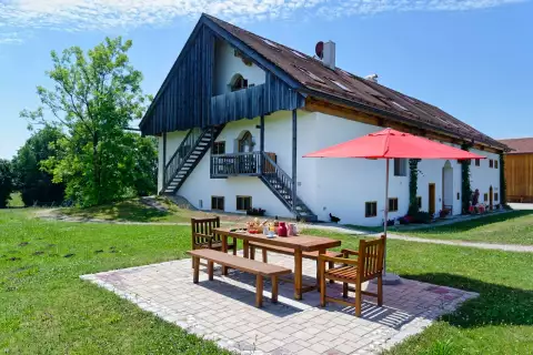 25_hagerhof-chiemsee_brennerei-aussen