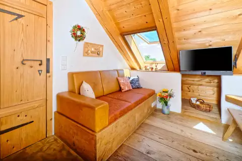 03_hagerhof-chiemsee_ferienwohnung_spinnstube-wohn-essbereich